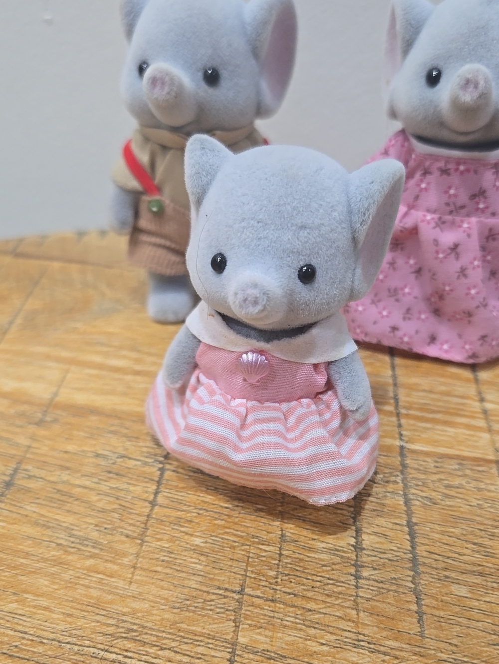 Sylvanian Families Calico Critters Elephant Dolls (Lot Of 3) - Picture 4 of 12
